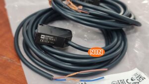 Photoelectric Sensor Omron E3Z-T61A 2M Cảm biến quang